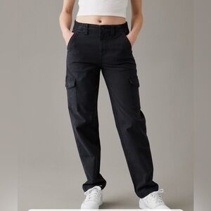 WOMEN'S AMERICAN EAGLE STRETCH CARGO STRAIGHT PANT - SIZE 0 Regular - Black